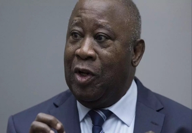 Côte d’Ivoire: les soutiens de Laurent Gbagbo déposent sa candidature pour les élections...