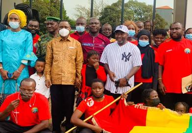 CAN Handball : Le ministre des Sports remet le drapeau à l'équipe guinéenne...