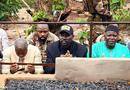 Kankan : Président Mamadi Doumbouya se recueille sur la tombe de son défunt père avant la Tabaski