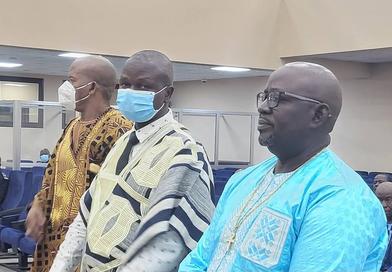 28 septembre : le tribunal annule le renvoi et ordonne la libération de plusieurs accusés...