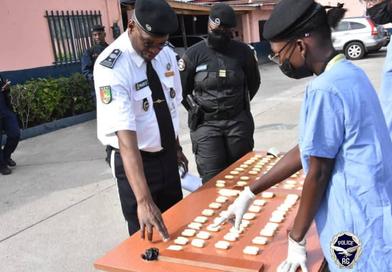Trafic de drogue à Conakry : l’OCAD intercepte 145 capsules de cocaïne à l’aéroport Ahmed-Sékou-Touré...