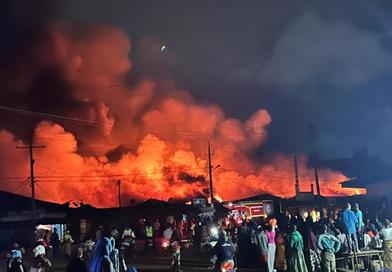 Incendie au grand marché de N’Zérékoré : plusieurs magasins de stockage ravagés par les flammes...