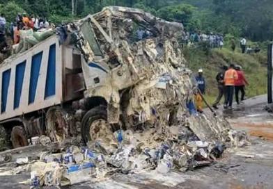Kindia–Mamou : une collision entre un camion ben et un minibus, fait plusieurs morts....