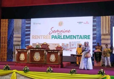 Guinée : le Parlement reprend ses activités au Palais du Peuple...
