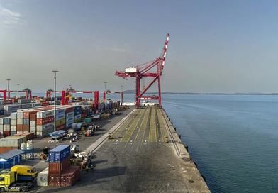 Port de Conakry : les autorités instaurent la circulation continue des camions pour accélérer la fluidité...
