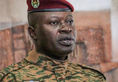 Burkina Faso : Paul-Henri Sandaogo Damiba contraint de rentrer au Burkina Faso après plus de trois ans au Togo....