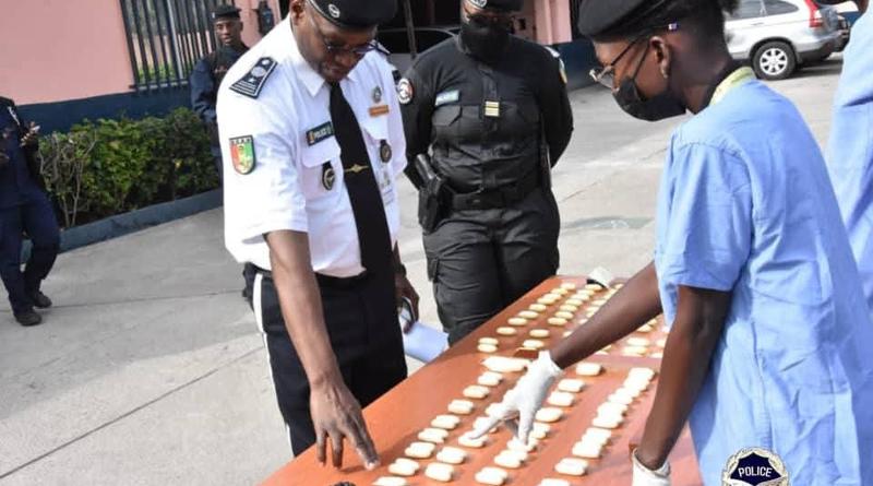 Trafic de drogue à Conakry : l’OCAD intercepte 145 capsules de cocaïne à l’aéroport Ahmed-Sékou-Touré Trafic de drogue à Conakry : l’OCAD intercepte 145 capsules de cocaïne à l’aéroport Ahmed-Sékou-Touré