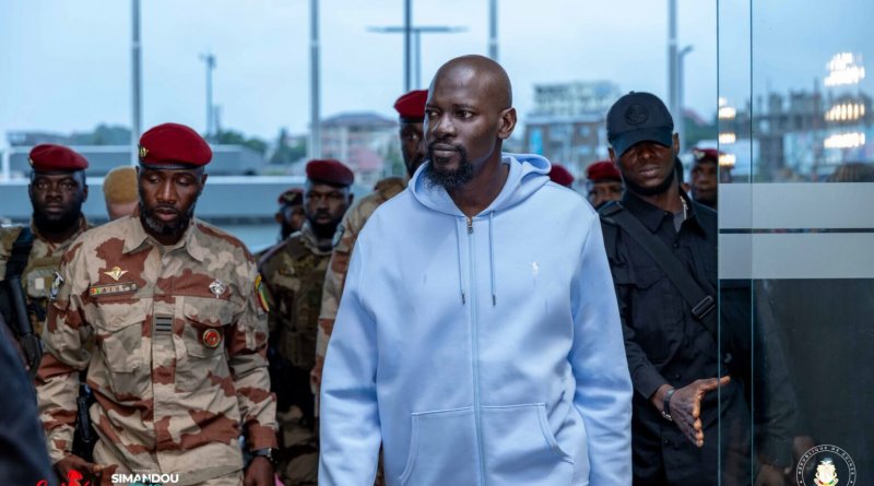 Mamadi Doumbouya en Grèce pour congé annuel Mamadi Doumbouya en Grèce pour congé annuel