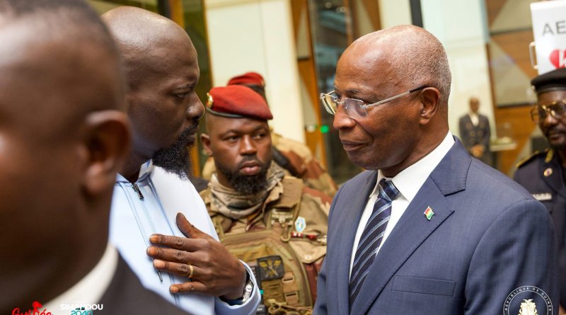 Mamadi Doumbouya regagne Conakry après son congé annuel Mamadi Doumbouya regagne Conakry après son congé annuel