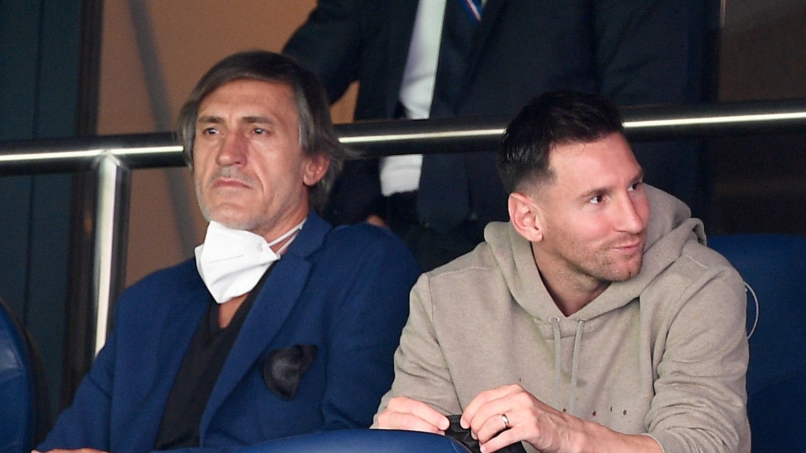 lionel-messi-et-son-pere-jorge-messi-au-parc-des-princes-le-11-septembre-2021-2306335